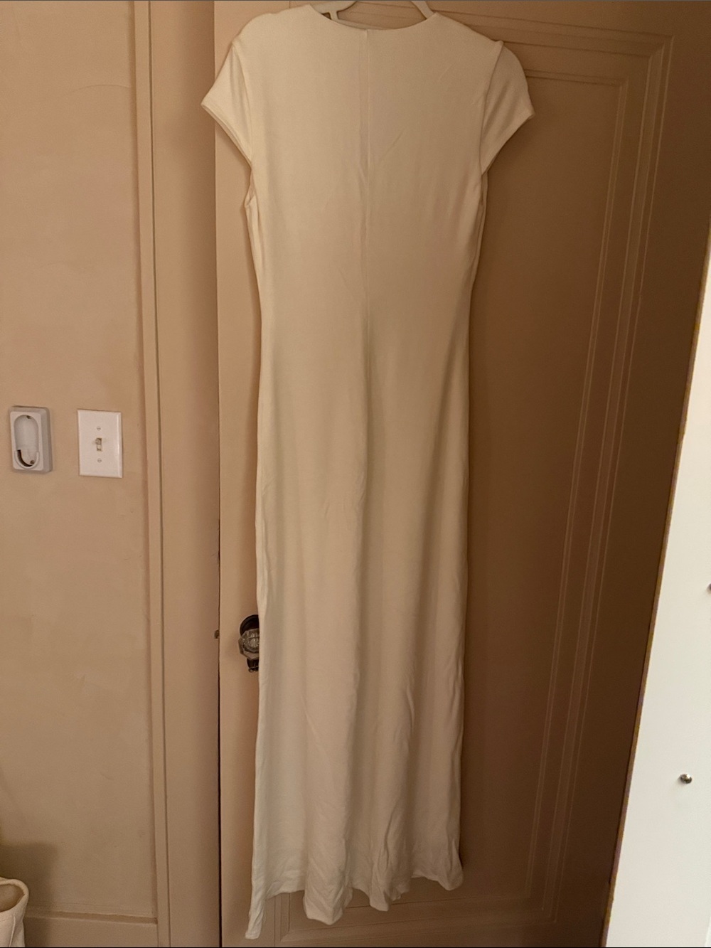 Reformation cream v neck dresss - Picture 2 of 4